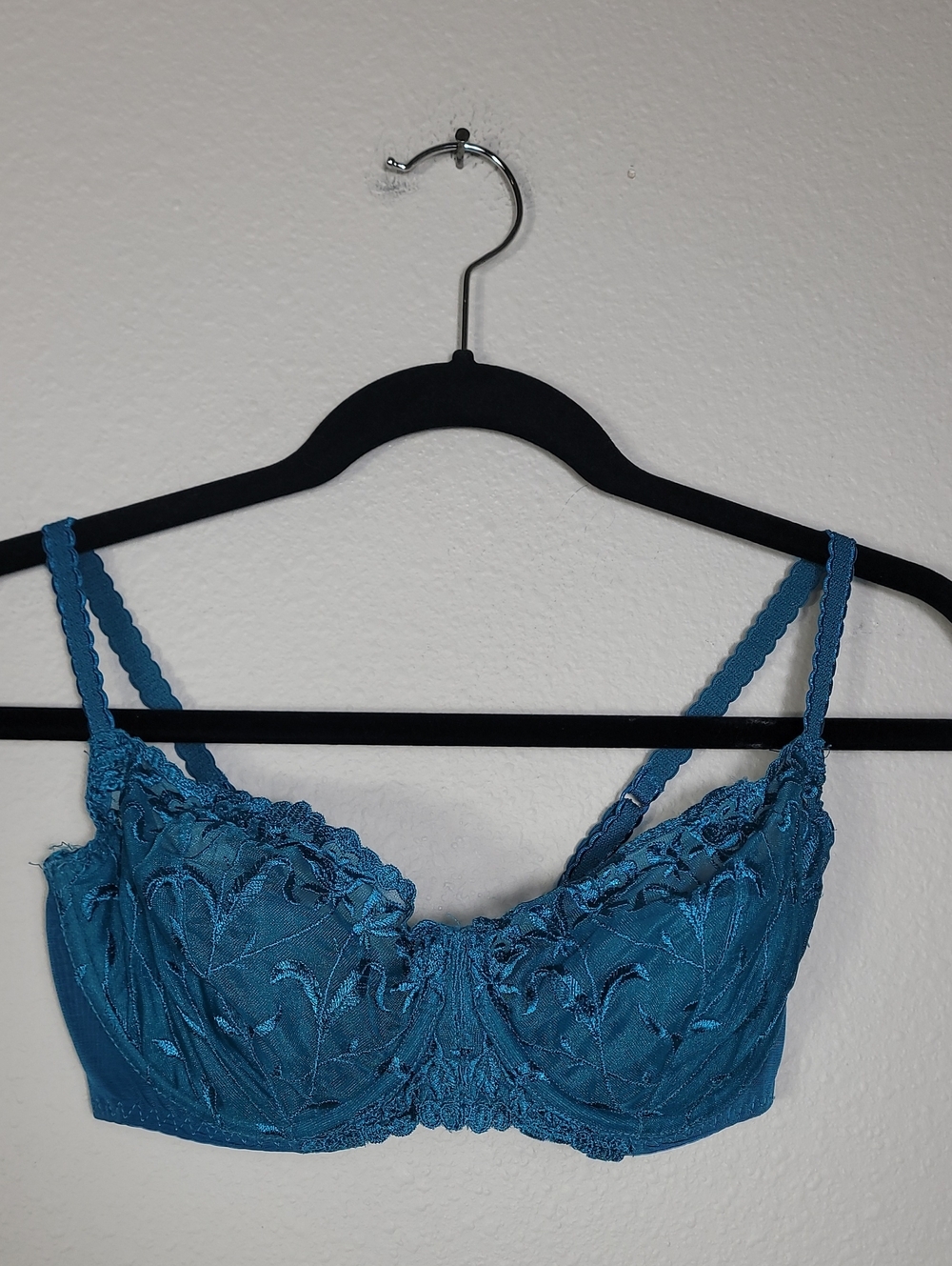Victorias Secret Underwire Lace Bra Size 34D Teal Blue Padded Feminine Lingerie